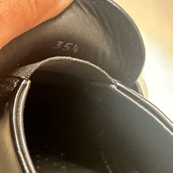 bought this Prada shoes from Paris, I’ve worn it only twice. - Picture 9 of 9